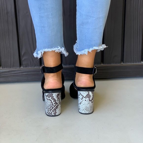 Black Suede Straps Croc Embossed Block Heel Sandal - Picture 3 of 7